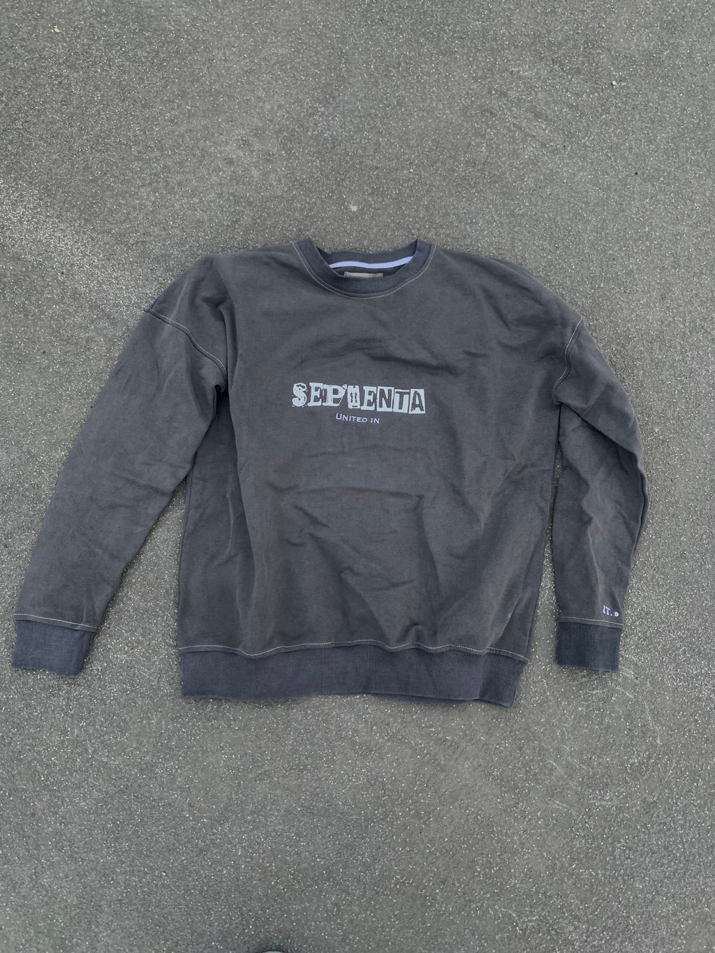 UNITED IN SWEATER