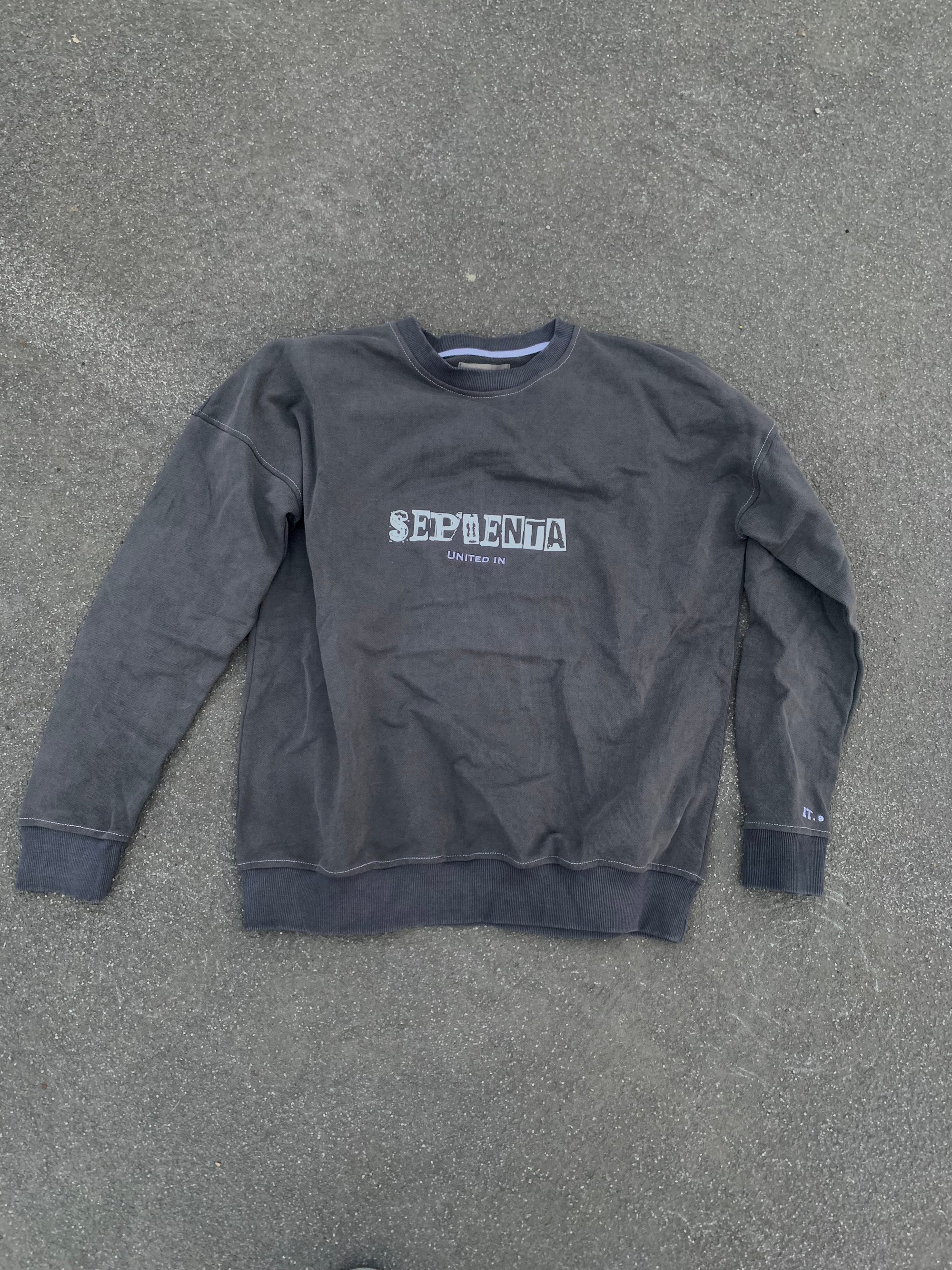 UNITED IN SWEATER
